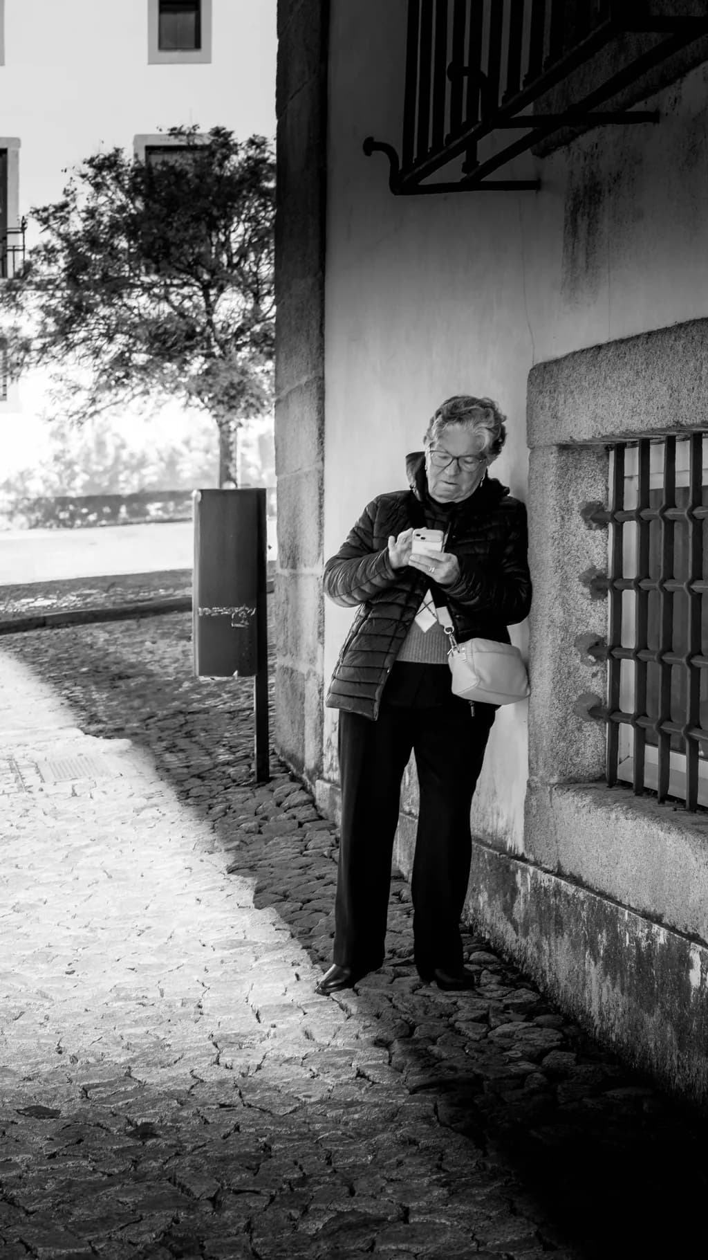 Urban Solitude: A Monochrome Reflection on Technology and Contemplation