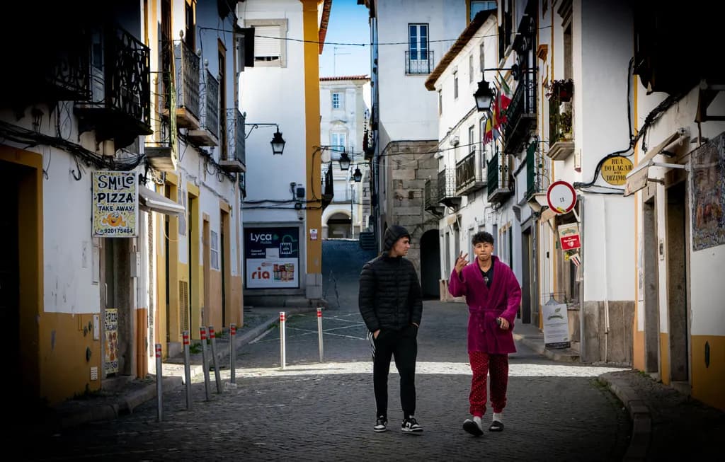 Urban Encounters: A Casual Stroll Through Vibrant Streets and Architecture