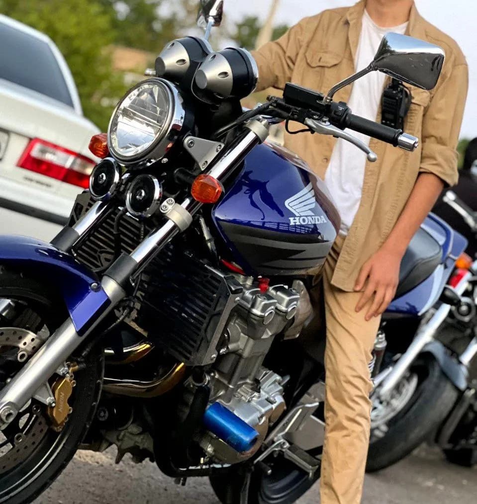 Revving Dreams: A Bold Encounter with the Honda Motorcycle