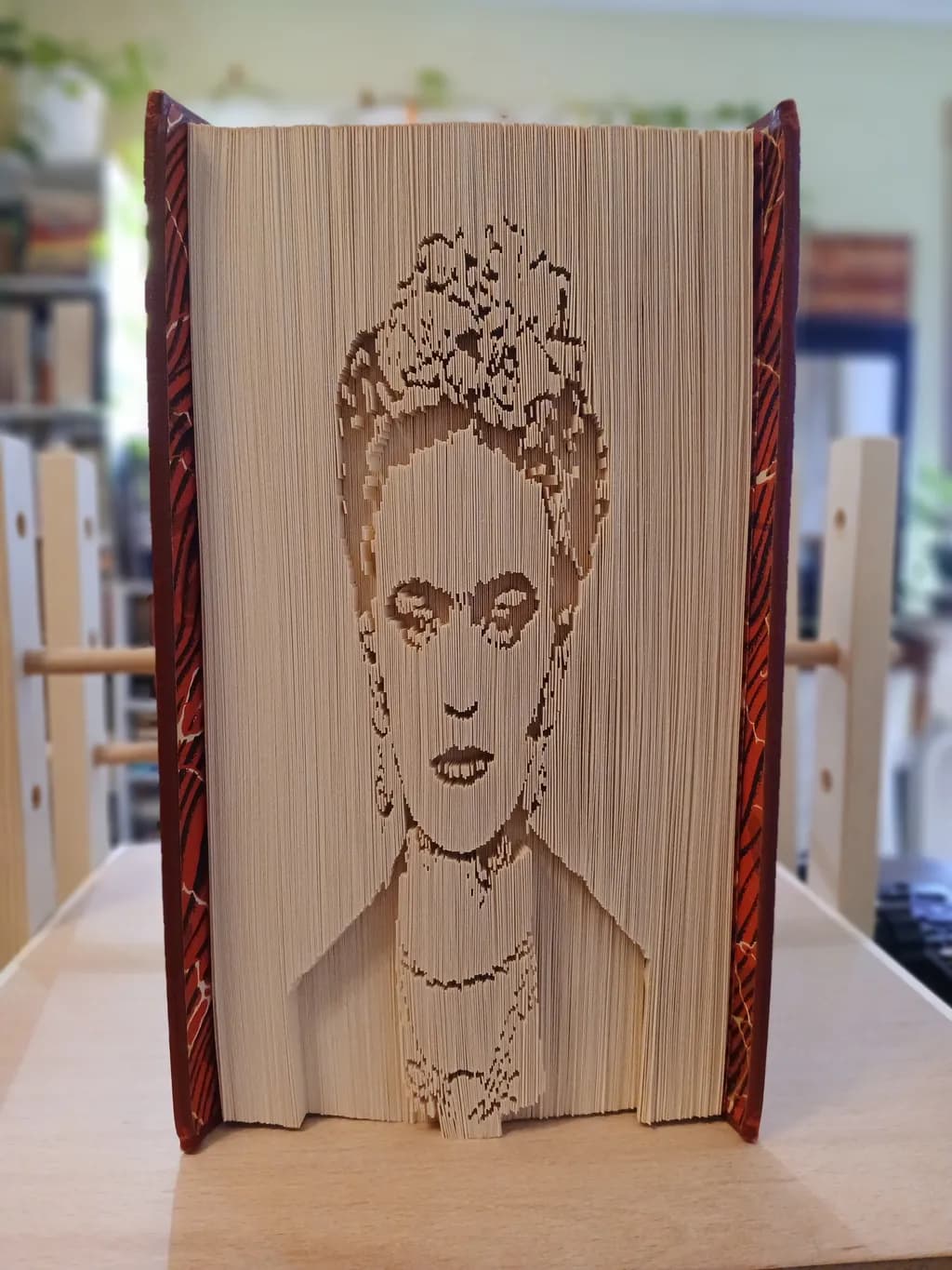 Frida's Essence: A Sculpted Tribute in Book Art