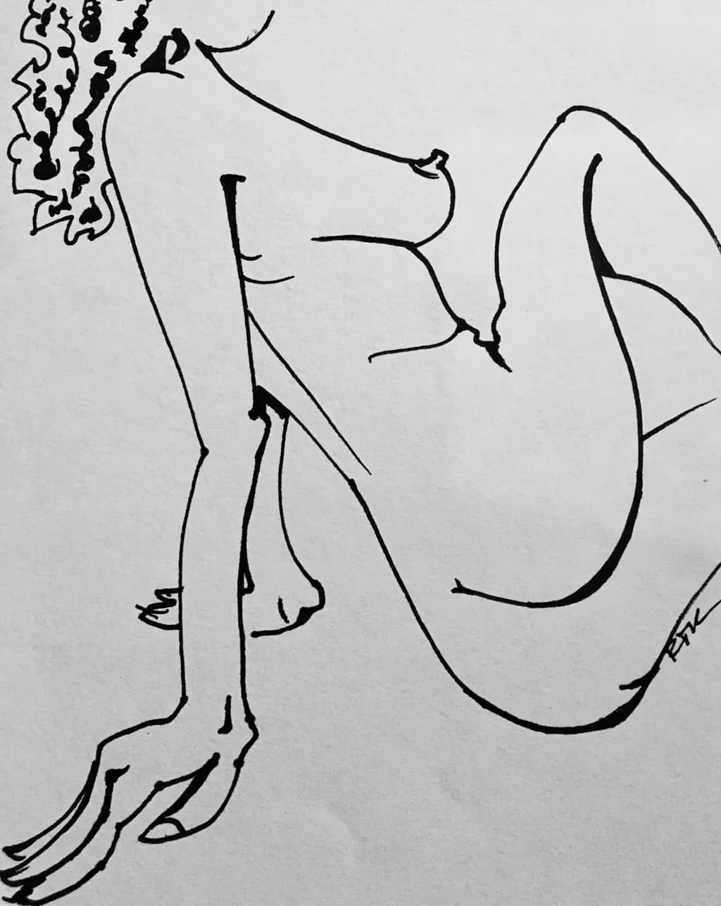 Ethereal Curves: A Minimalist Exploration of the Female Form