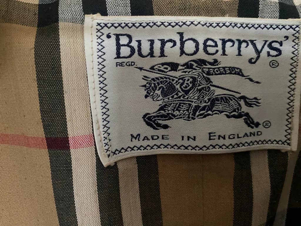 Timeless Elegance: Burberry's Iconic Heritage Label in Classic Check Design