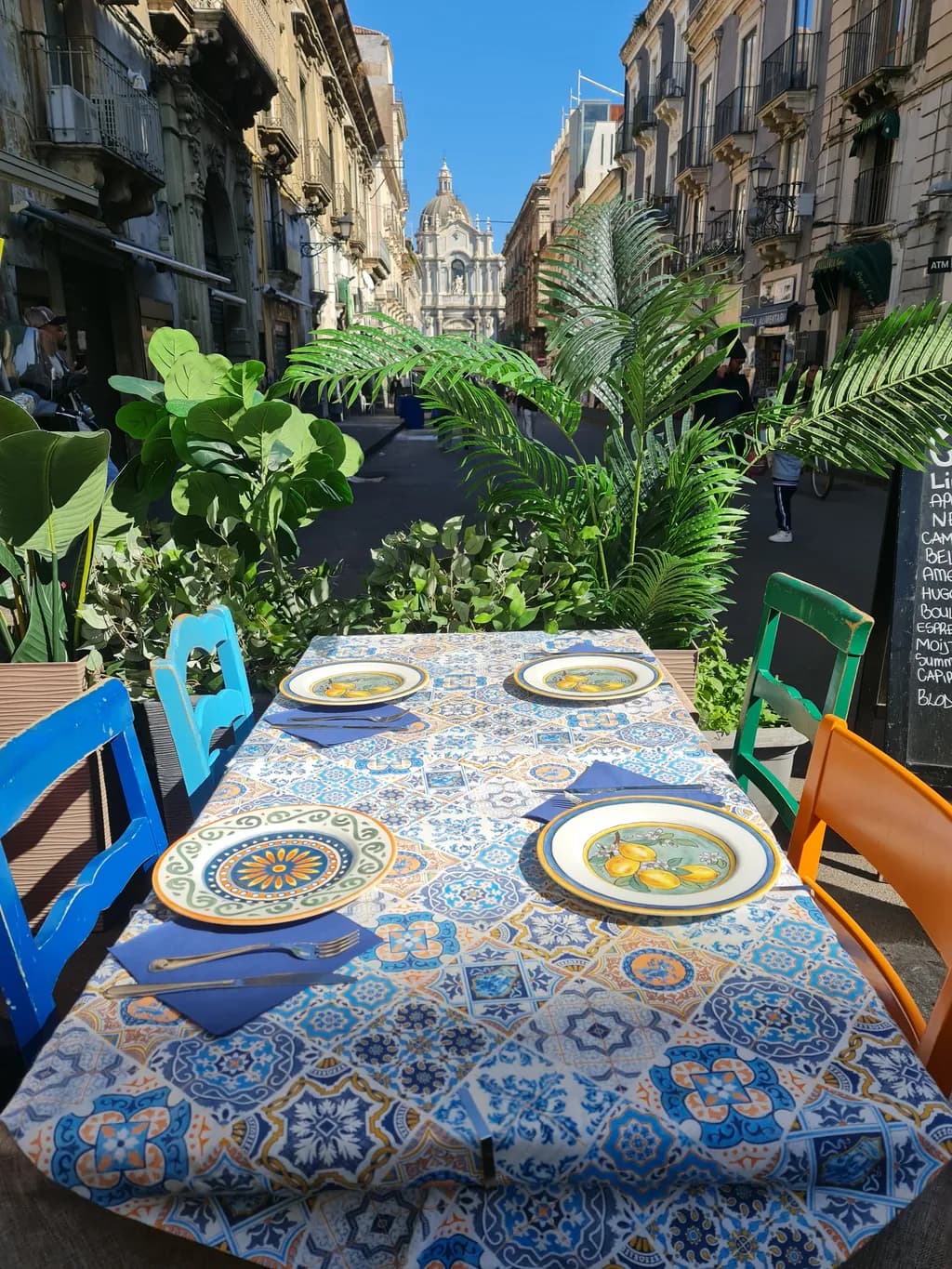 Mediterranean Patio Dining