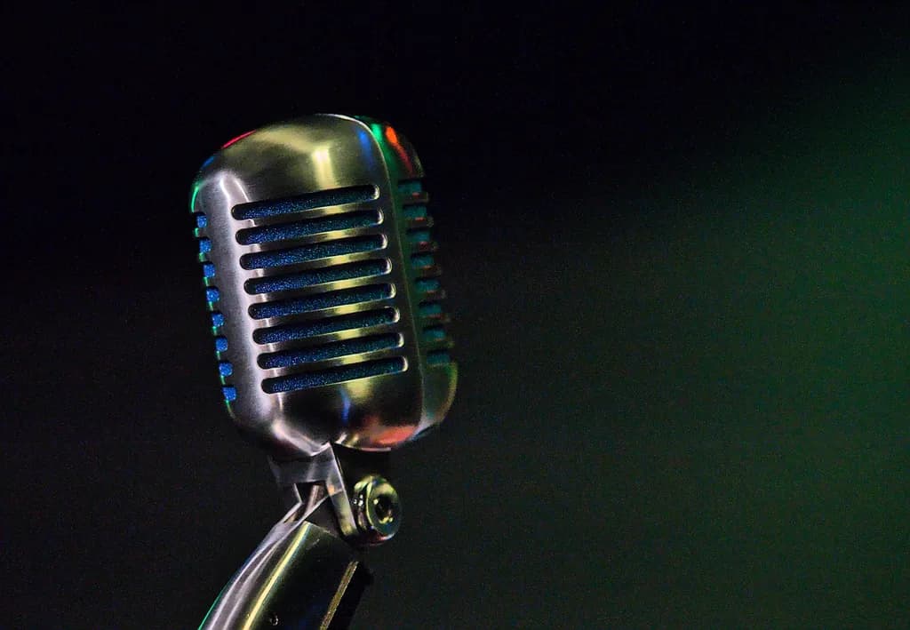 Vintage Vibes: The Timeless Microphone in a Modern Glow