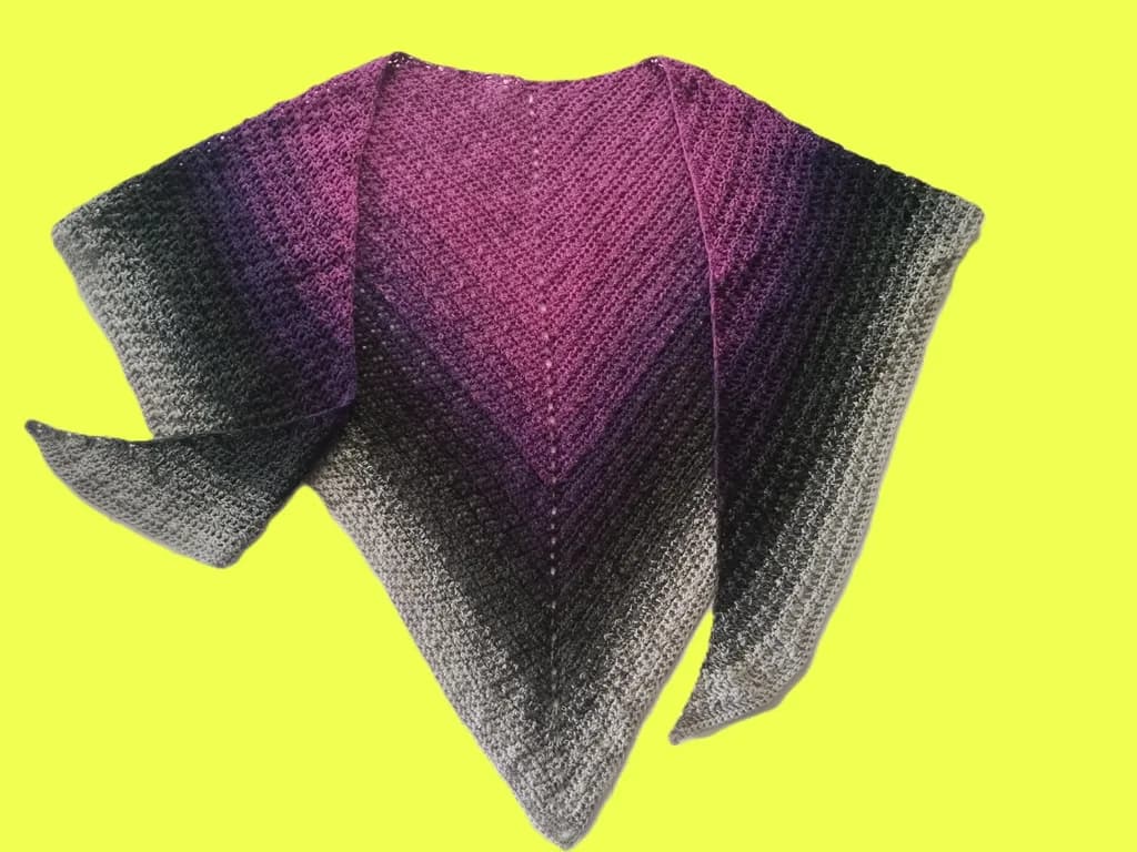 Elegant Gradient Knit Shawl: A Stylish Accessory for Every Occasion