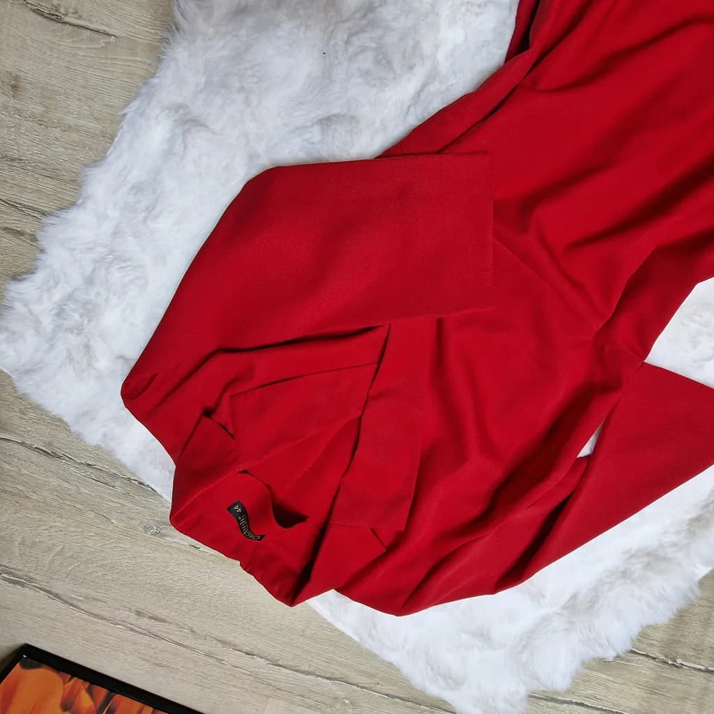 Vibrant Elegance: A Bold Red Statement Piece for Every Occasion