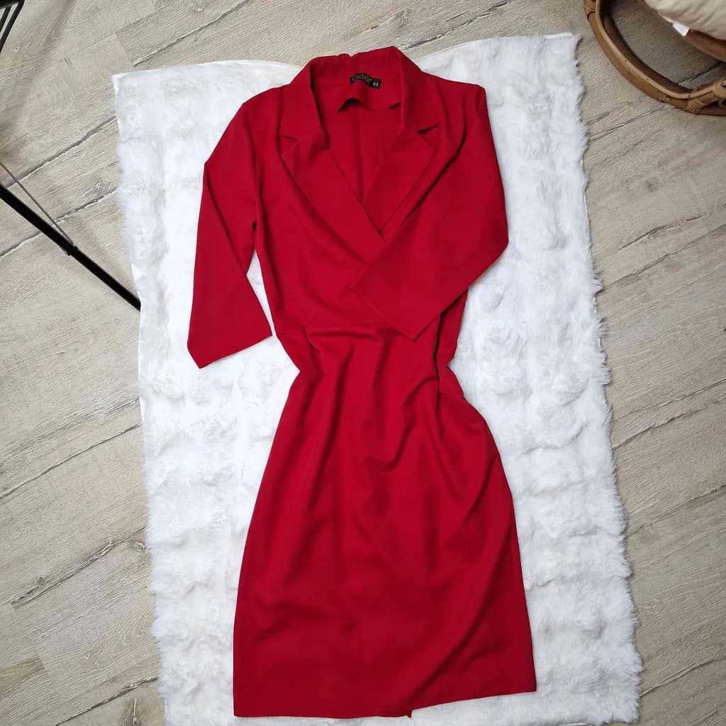 Elegant Red Dress: A Stylish Statement Piece for Every Occasion
