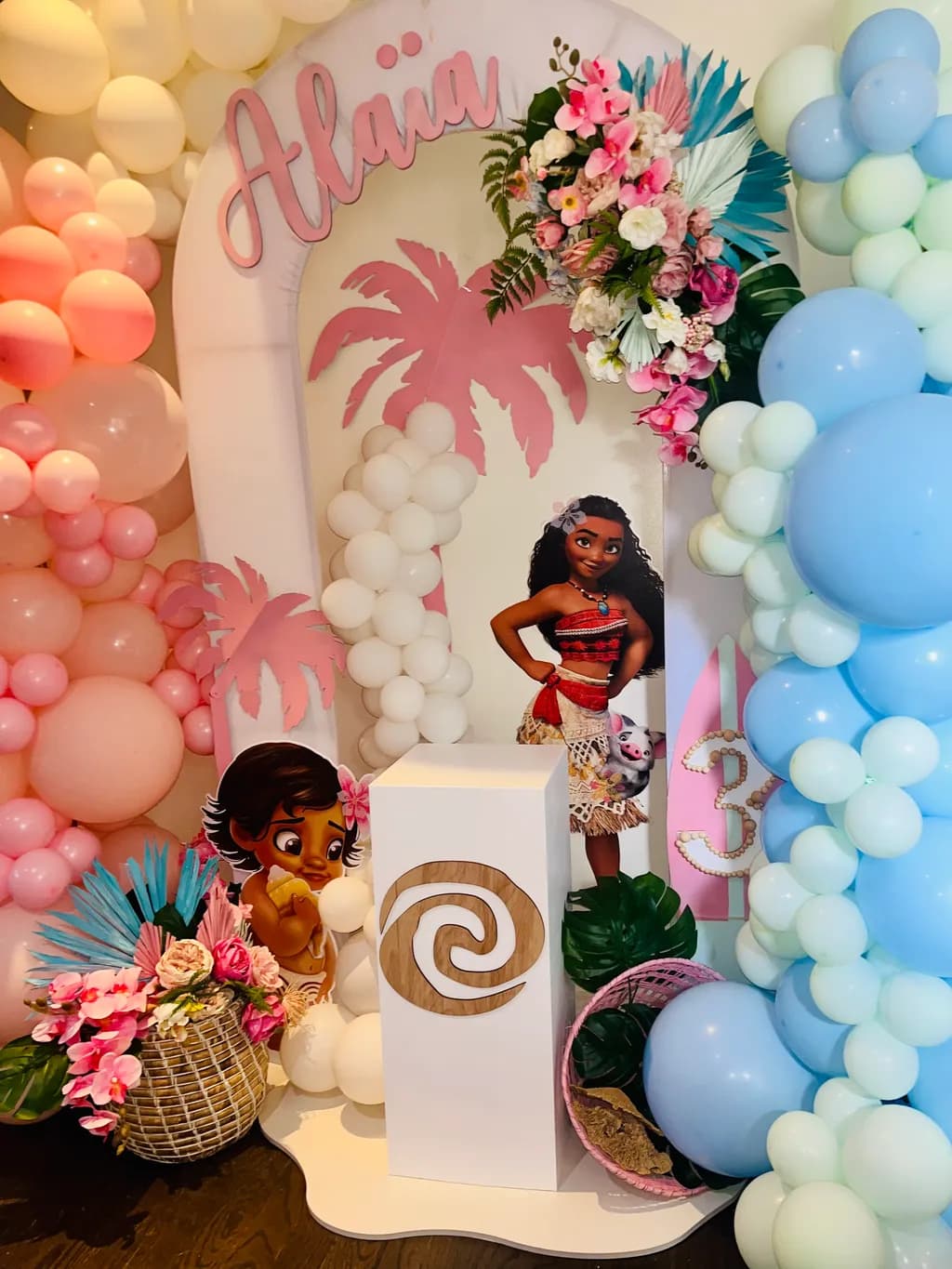 Celebration Oasis: A Tropical Balloon and Floral Wonderland for Parties