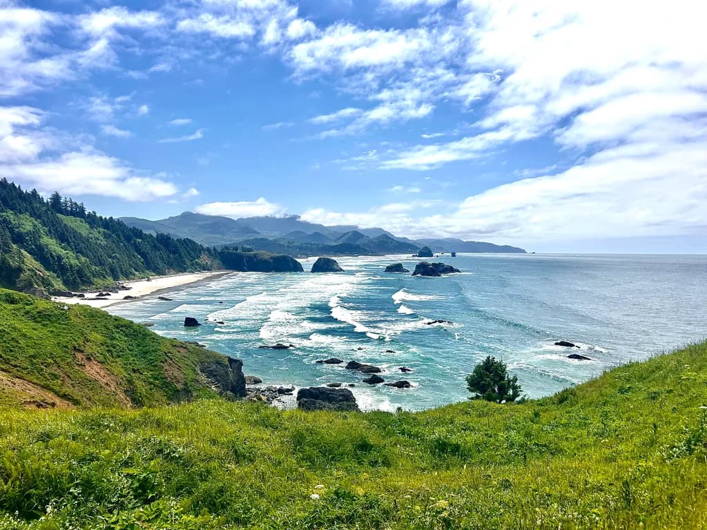 Serene Coastal Escape: A Tranquil Landscape of Sky and Sea