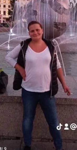 Urban Serenity: A Moment by the Fountain