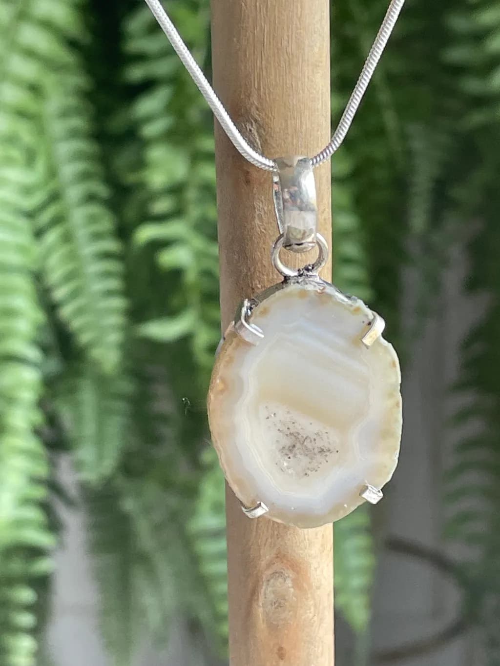Nature's Embrace: Artisan Agate Pendant Necklace in Silver