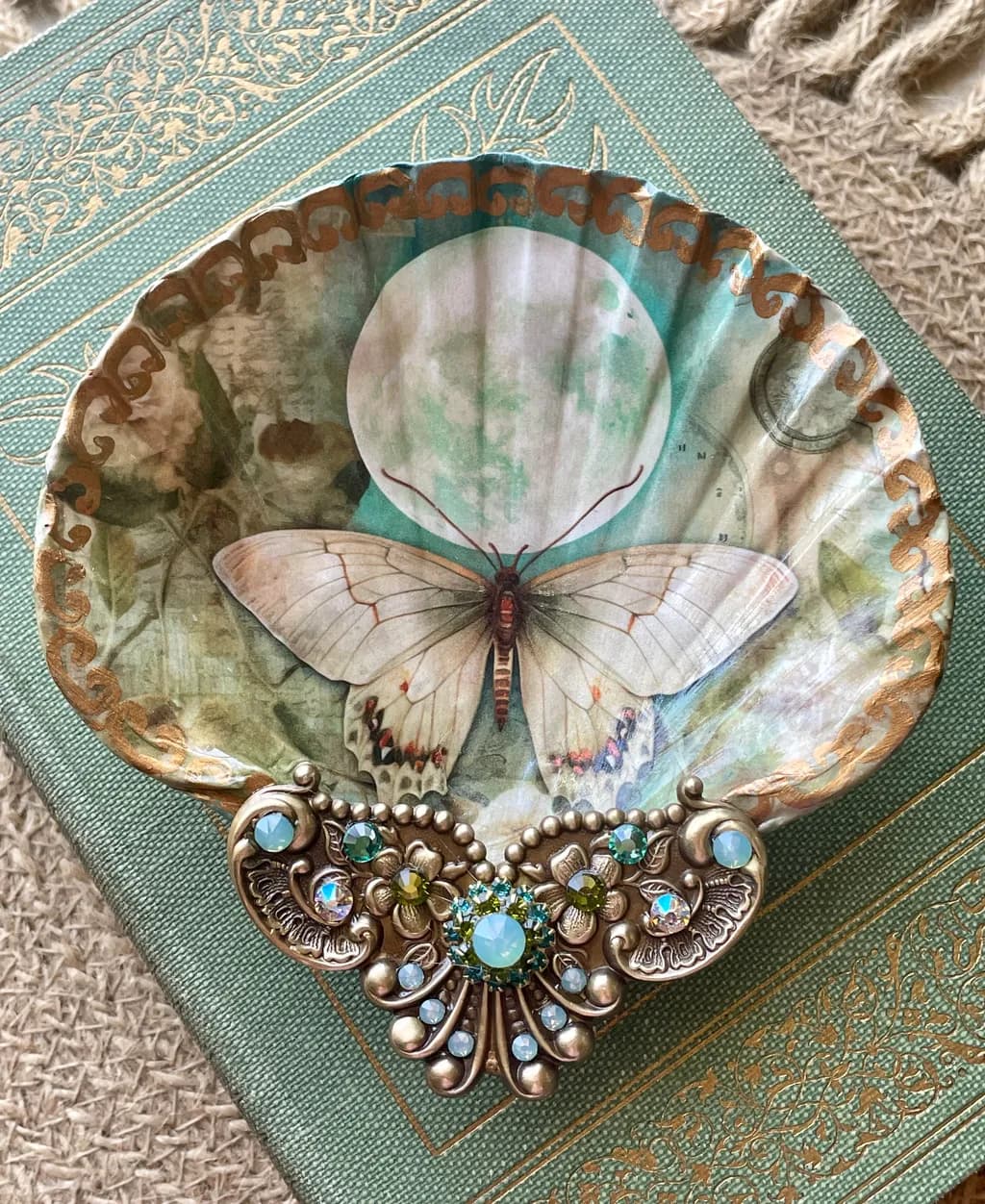 Whimsical Butterfly Dreams: A Vintage-Inspired Decorative Shell Art Piece
