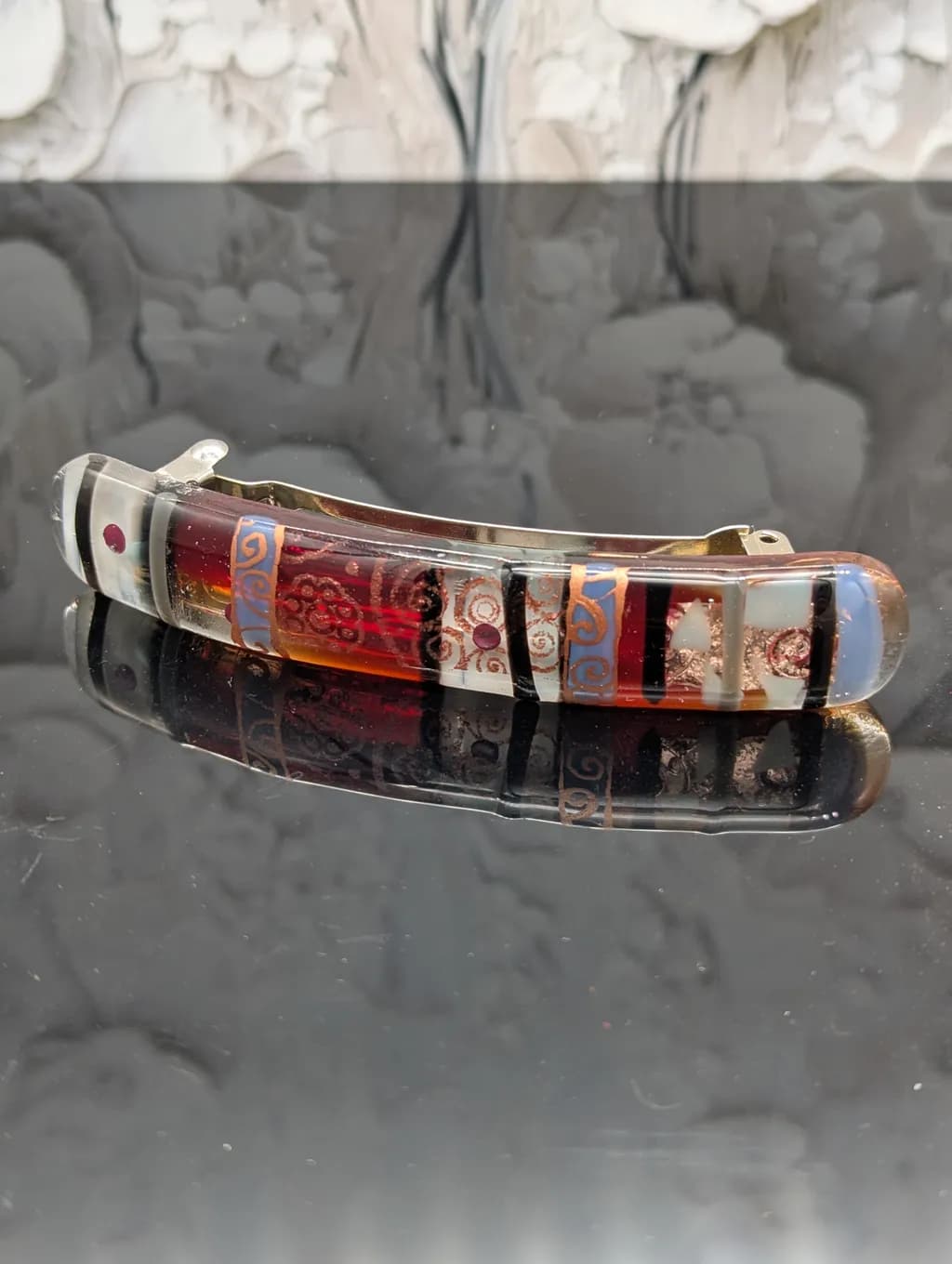 Colorful Elegance: A Stylish Transparent Hairpin with Artistic Flair