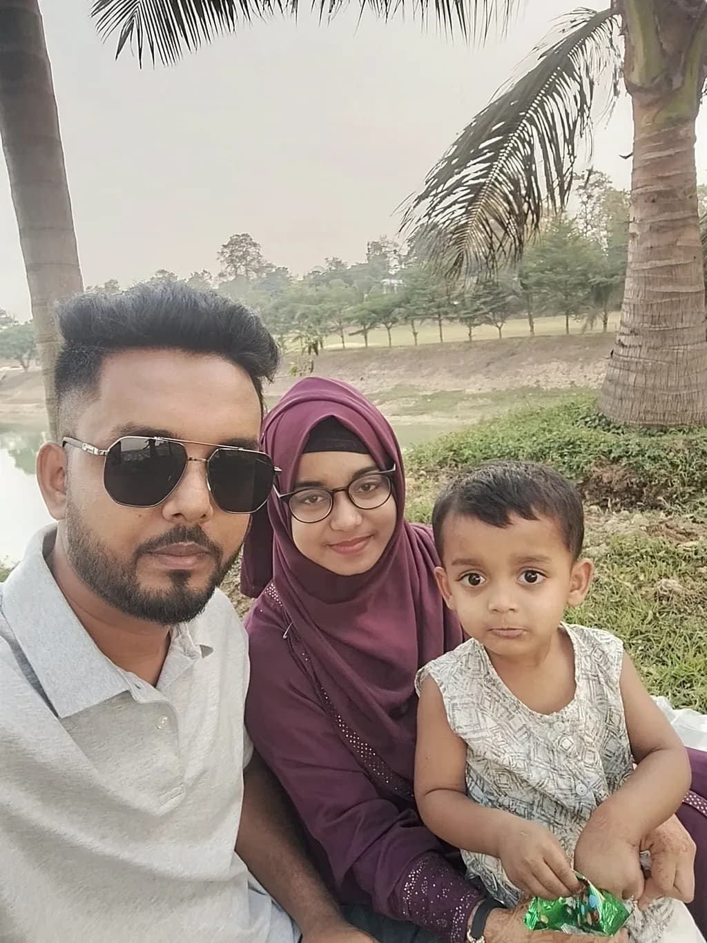 Family Moments in Nature: A Cherished Day by the Water