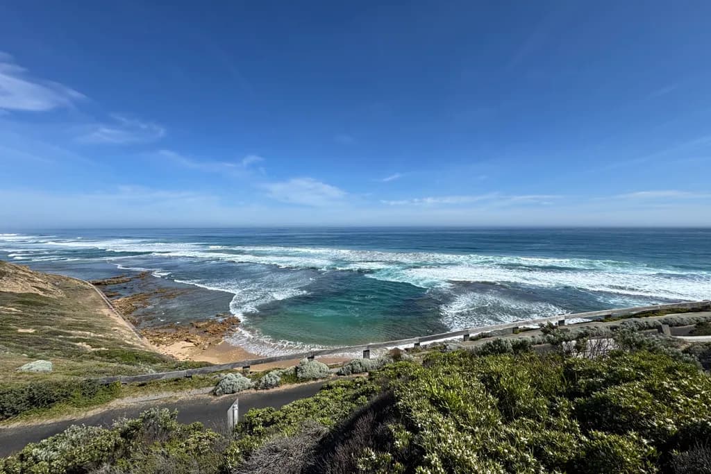Serenity by the Shore: A Coastal Escape Captured in Tranquil Blues and Greens