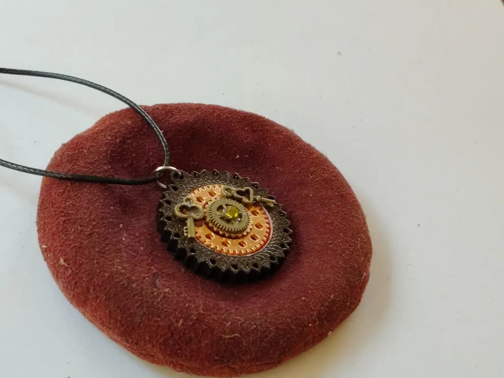 Whimsical Timekeeper: A Steampunk-Inspired Gear Necklace with Vintage Charm