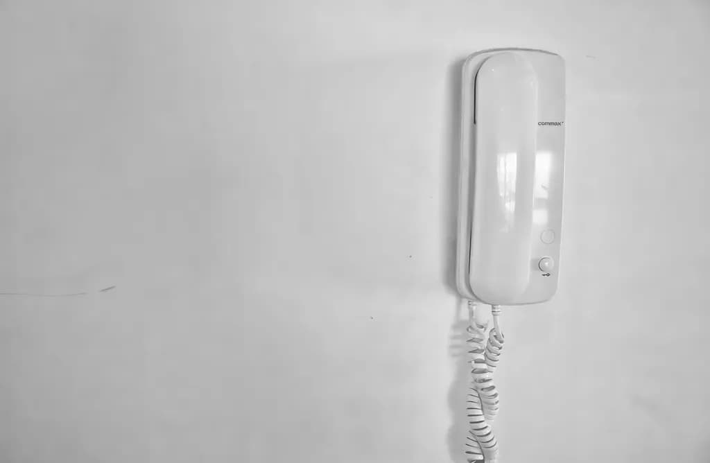 Modern Communication: A Minimalist Reflection on Connection and Technology
