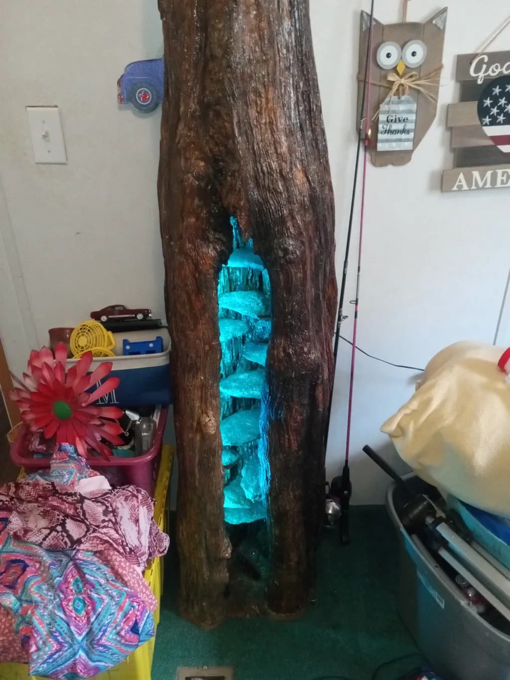Illuminated Tree Trunk Sculpture: A Fusion of Nature and Artistry