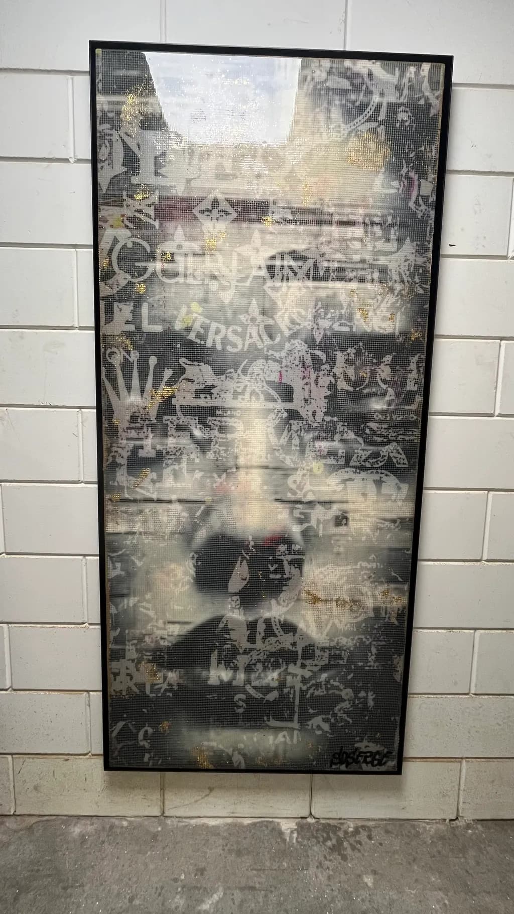 Urban Echoes: A Modern Abstract Graffiti Experience in Texture and Form