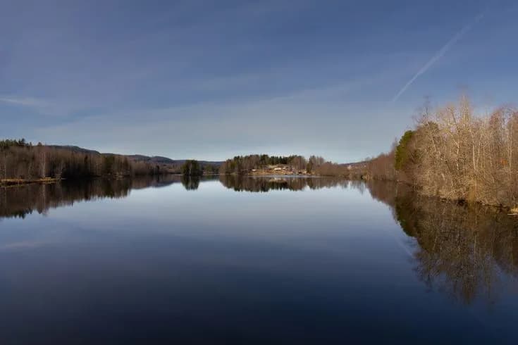 Serenity Reflected: A Tranquil Lake Landscape at Dawn