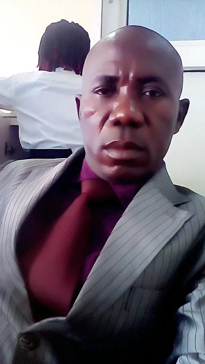 Reflections of Confidence: A Portrait in Professional Elegance