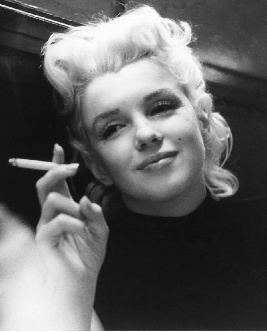 Timeless Elegance: A Glimpse of Glamour in Black and White Photography