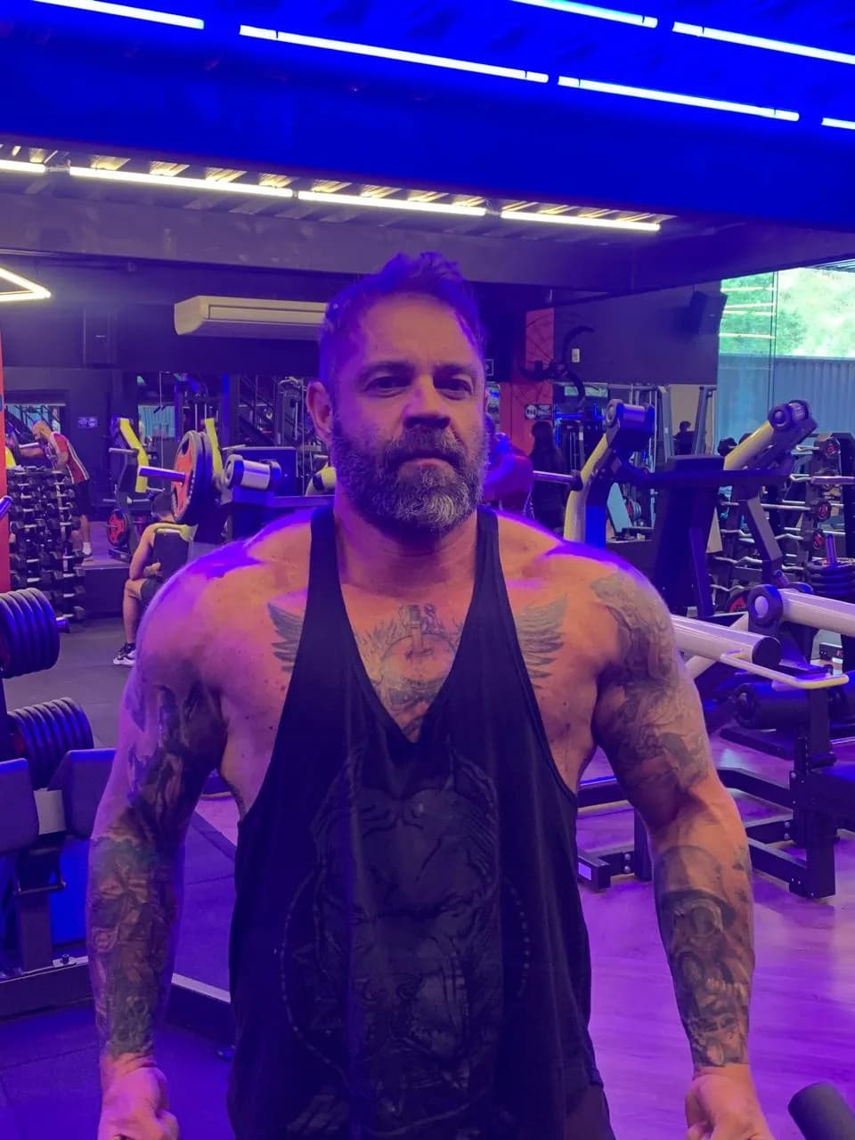 Strength in Motion: A Portrait of Power and Determination in the Gym