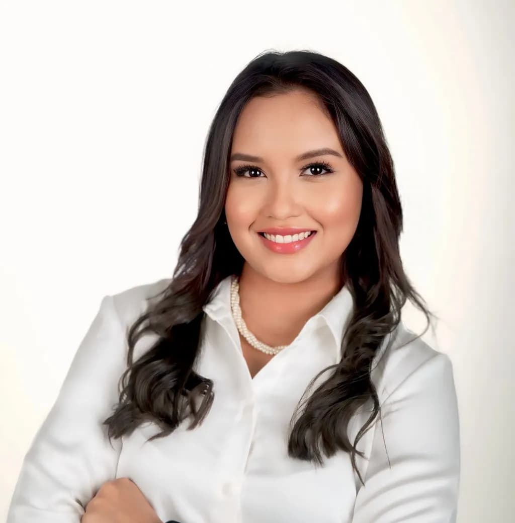 Radiant Confidence: A Portrait of Grace and Professionalism