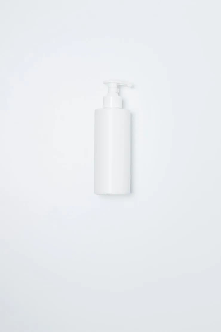 Minimalist Elegance: Pure White Pump Bottle on Soft Background
