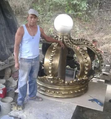 Majestic Artisan Crown: A Masterpiece of Craftsmanship and Design