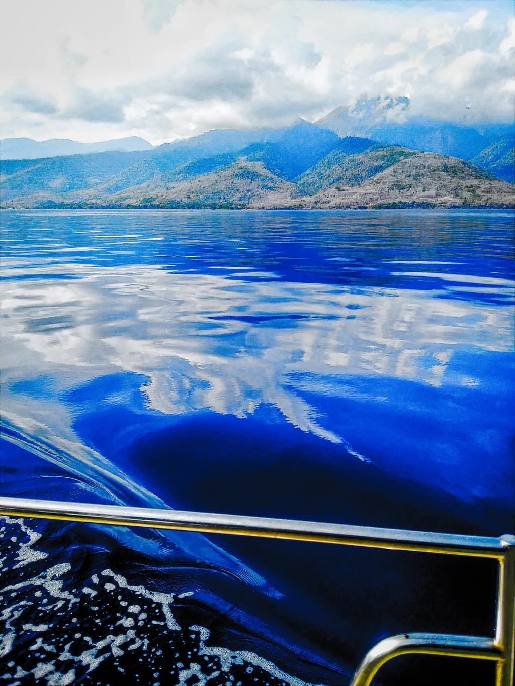 Serenity on the Water: A Tranquil Reflection of Mountains and Sky