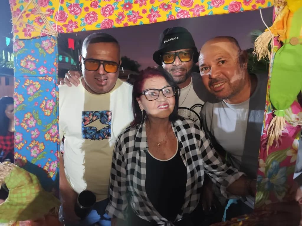 Vibrant Moments: A Celebration of Friendship and Joy in Colorful Surroundings