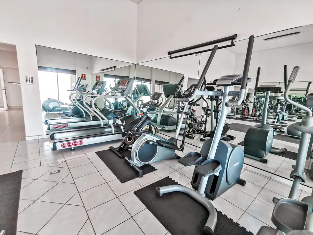 Energizing Reflections: A Modern Fitness Sanctuary in Motion