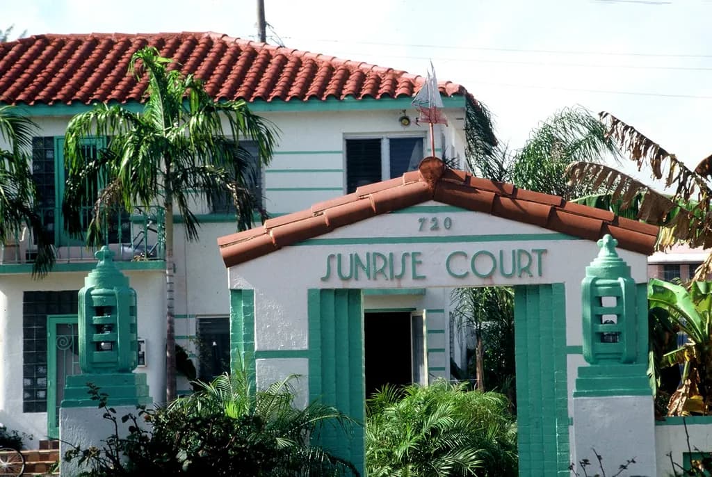 Sunrise Court, South Beach, Miami Beach