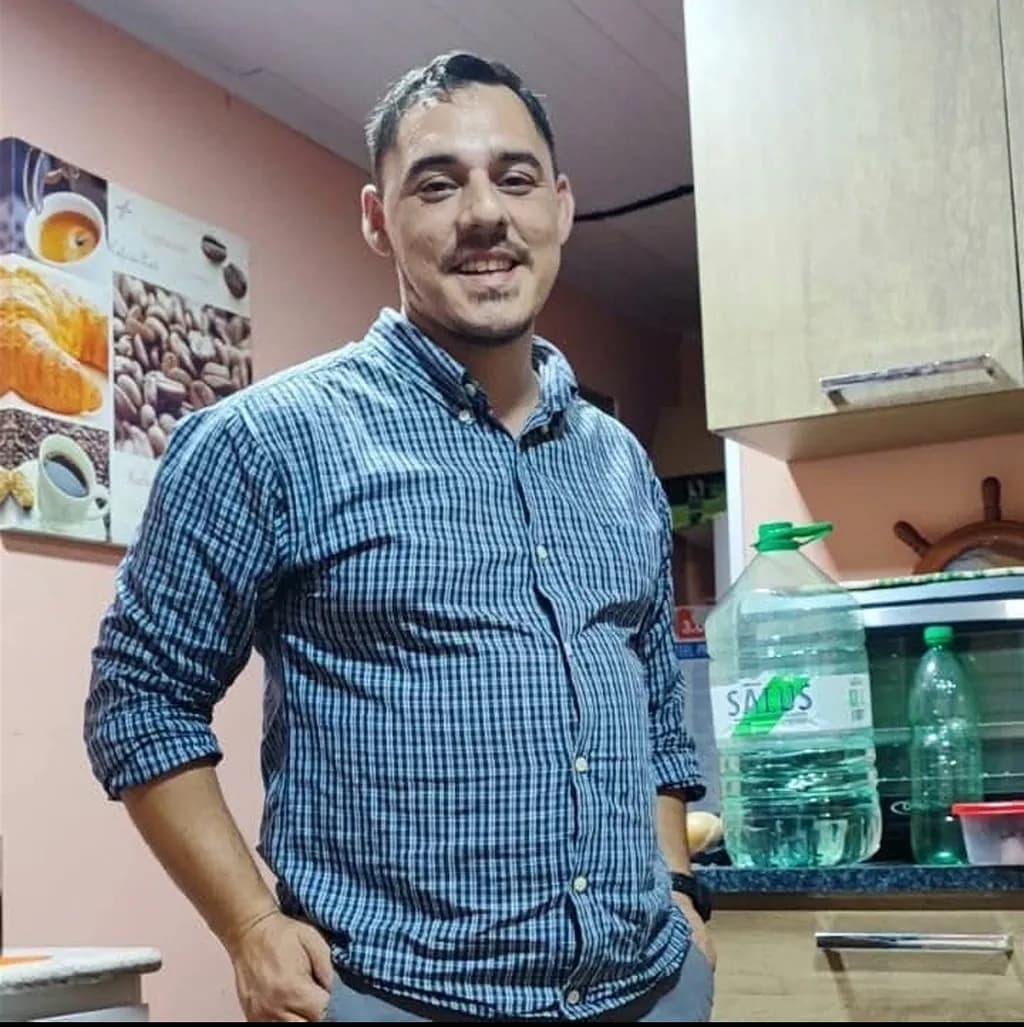 Everyday Moments: A Portrait of Warmth in the Kitchen