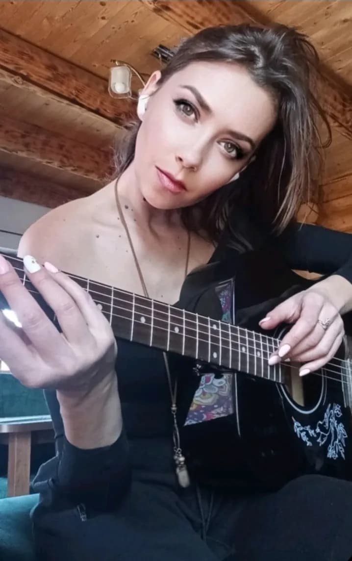 Whispers of Emotion: A Soulful Connection Through Strings and Silence