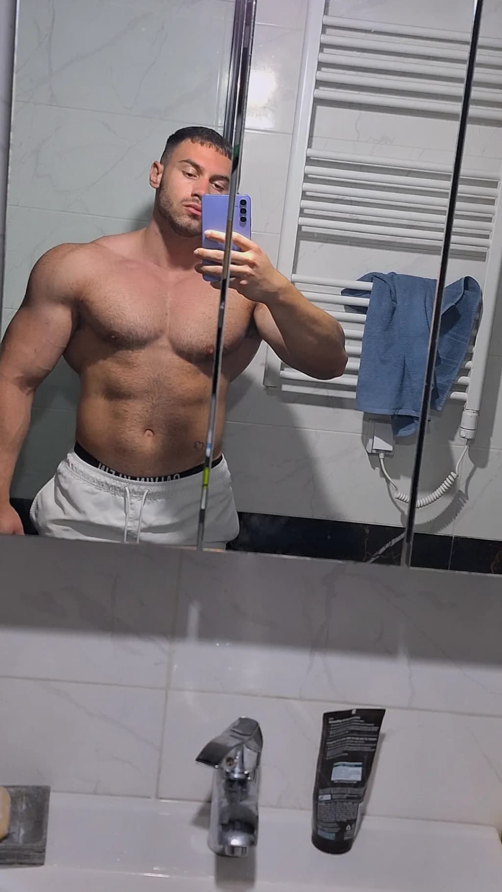 Reflections of Strength: A Modern Selfie in the Mirror