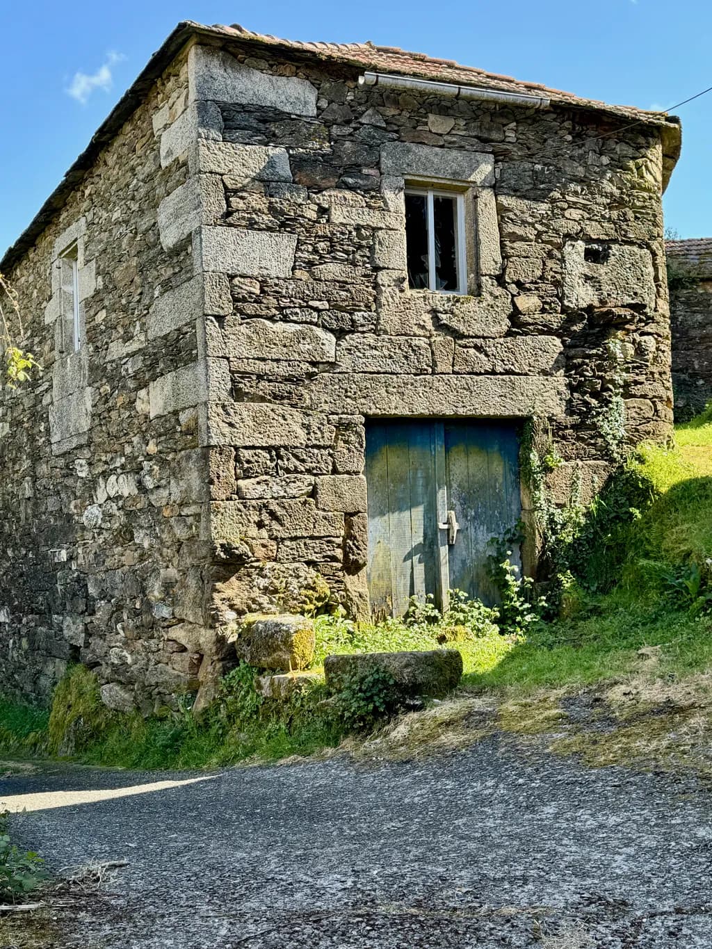 Whispers of Time: The Stone Cottage Beneath the Sky