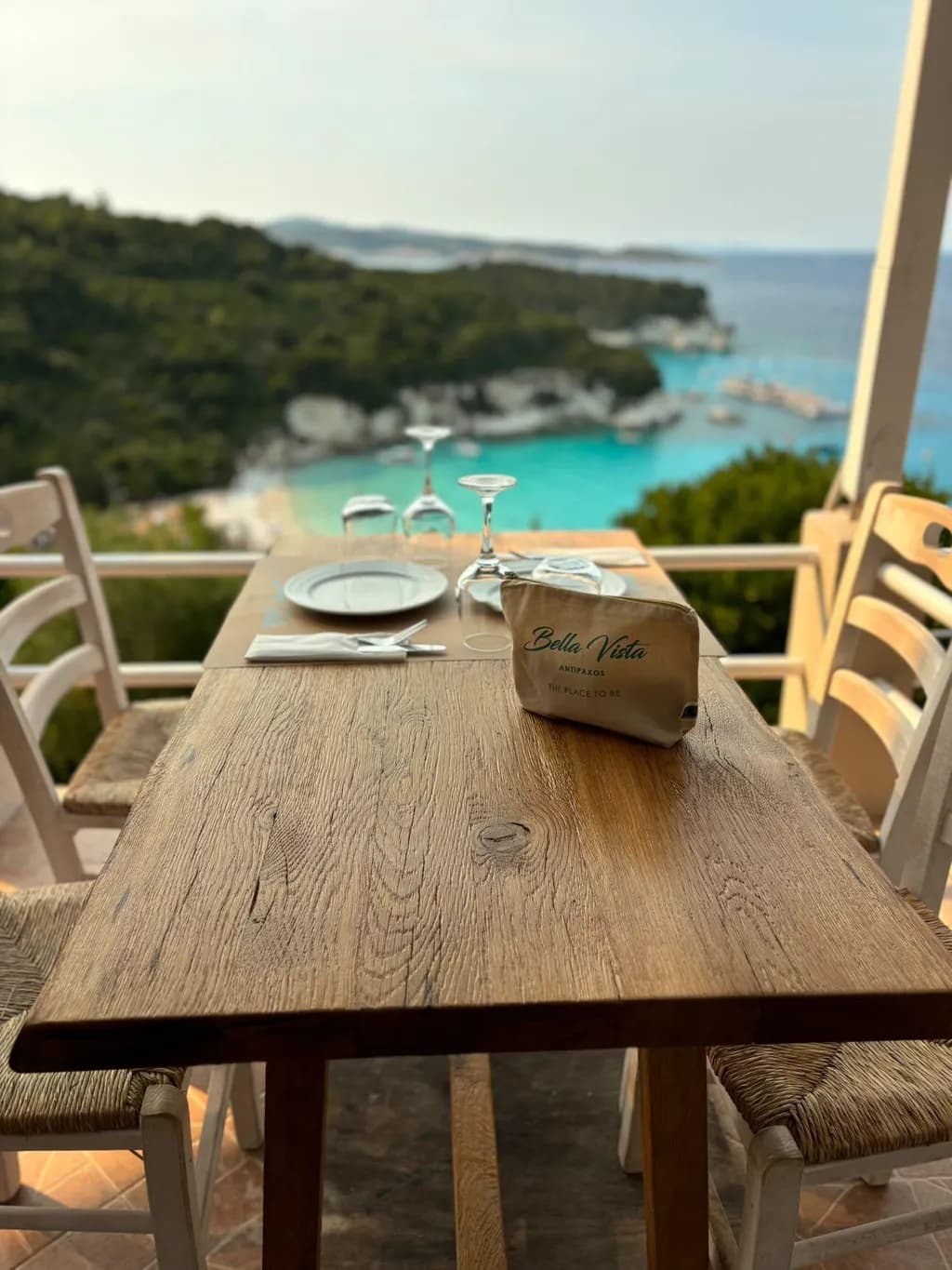 Serenity by the Sea: A Tranquil Dining Experience Overlooking Crystal Waters
