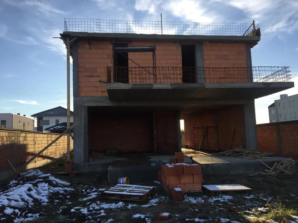 Unfinished Dreams: The Art of Construction and Architecture in Progress