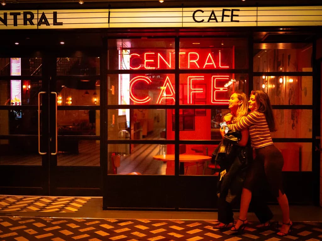 Central Café Moments