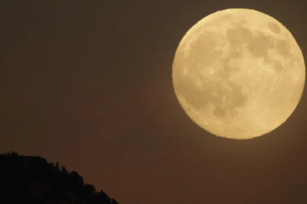 Luminous Moonrise