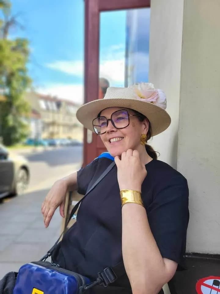 Chic Serenity: A Portrait of Elegance in Everyday Life