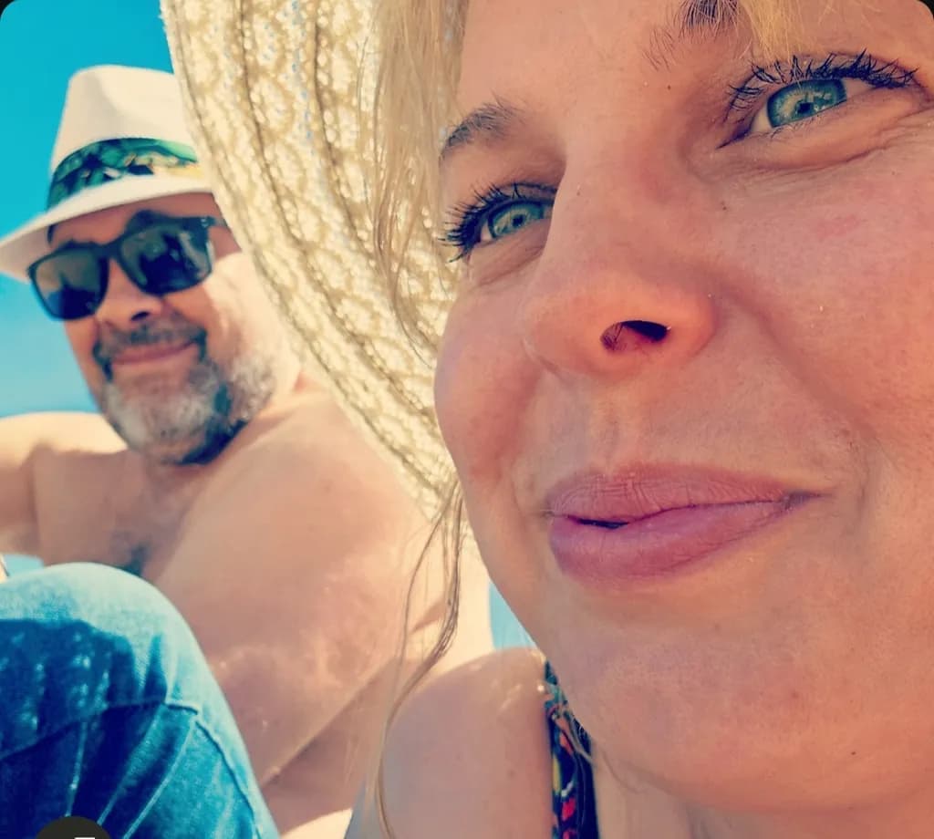 Sun-Kissed Smiles: A Joyful Day at the Beach with Companionship and Relaxation