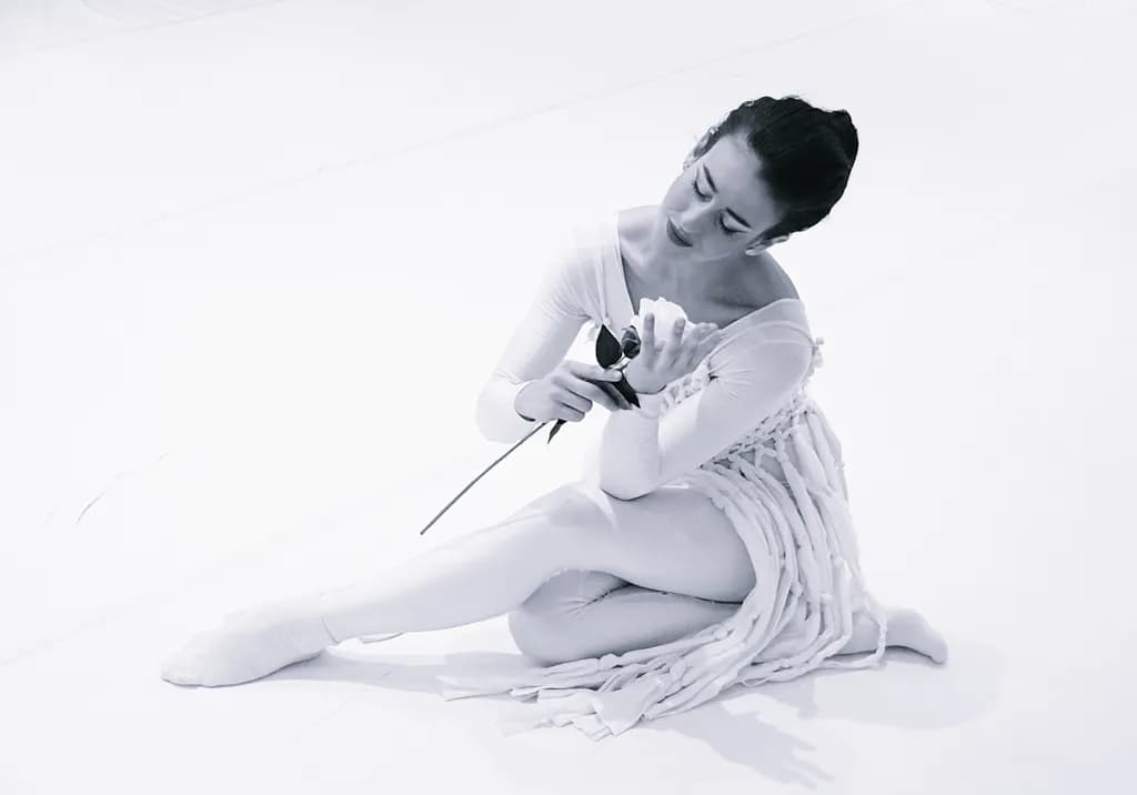 Elegance in Motion: A Monochrome Dance Performance Captured in Graceful Detail