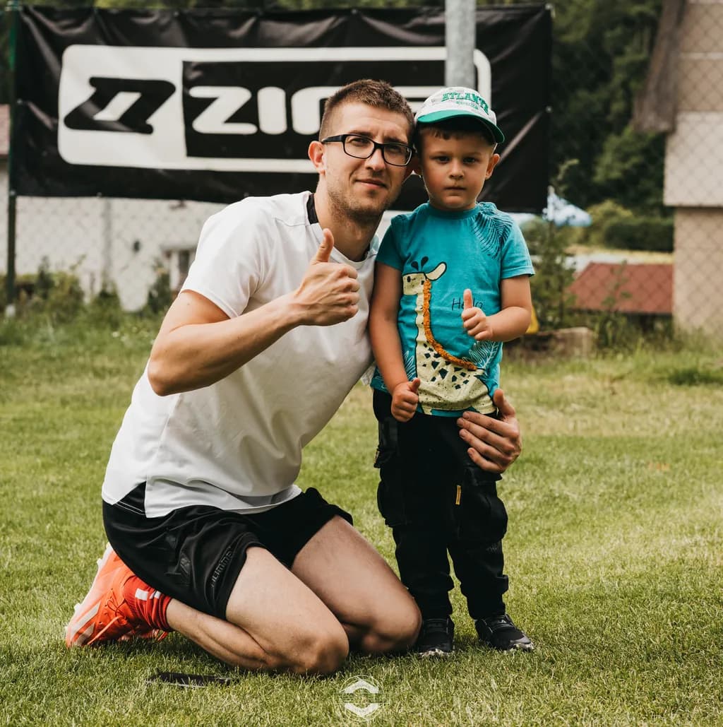 Joyful Moments: A Heartwarming Bond Between Father and Son on the Field