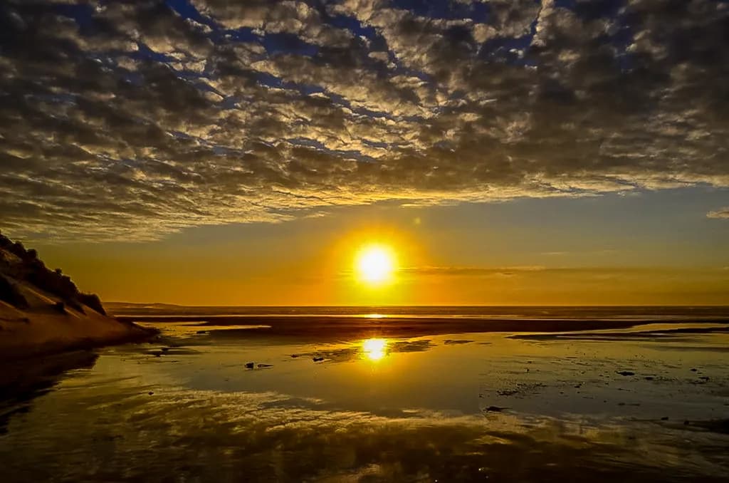 Golden Horizon: A Serene Sunset Reflection Over Tranquil Waters