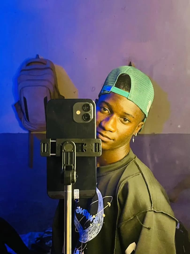 Reflections of Youth: A Selfie in a Digital Age