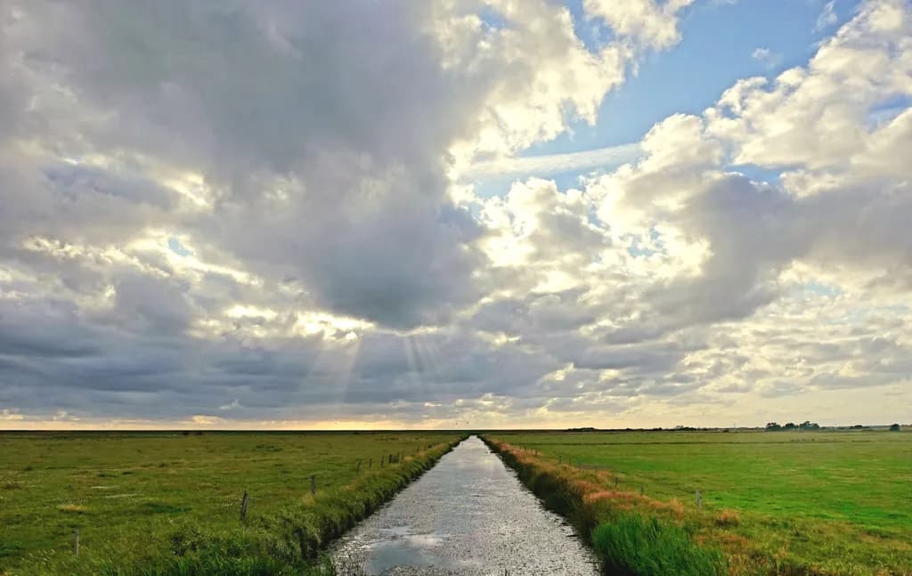 Serenity in the Sky: A Tranquil Landscape of Clouds and Reflection