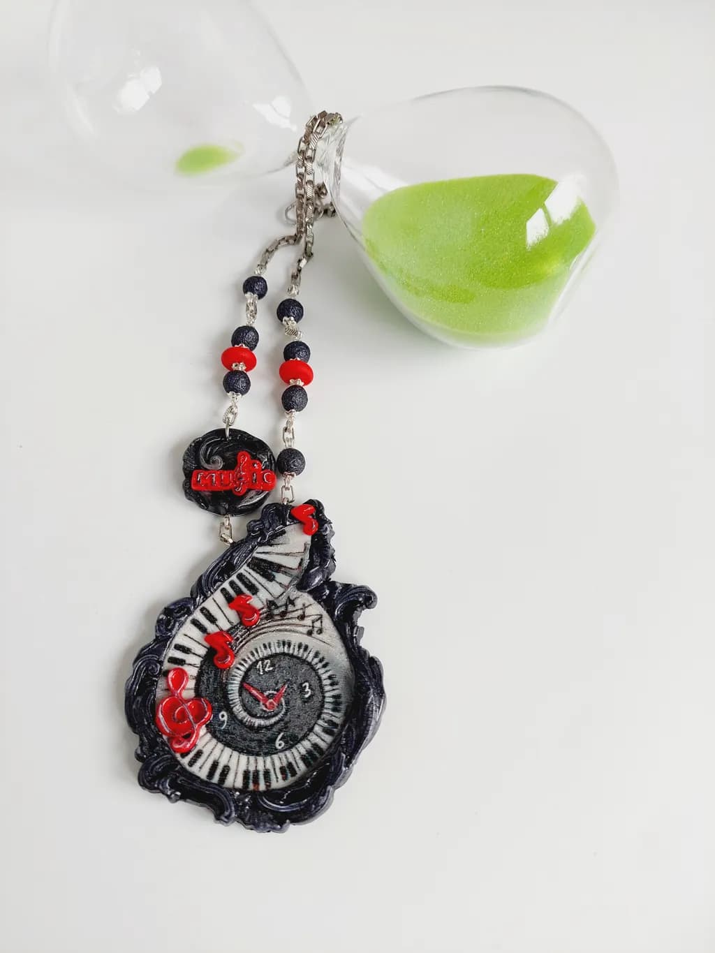 Timeless Harmony: A Unique Jewelry Piece Blending Music and Time